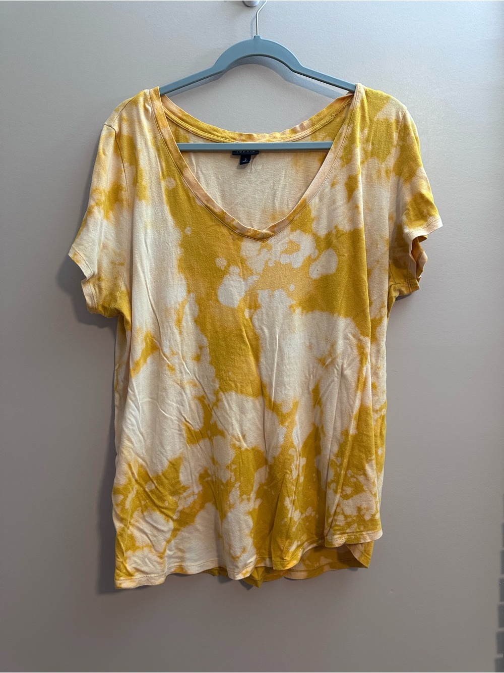 torrid Yellow and Cream Tie-Dye V-Neck Short Sleeve Top